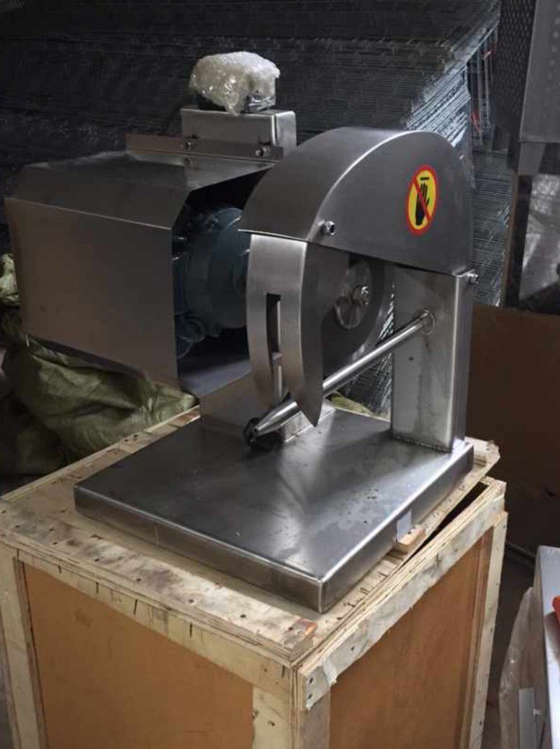 Electric chicken cutter with blade guard